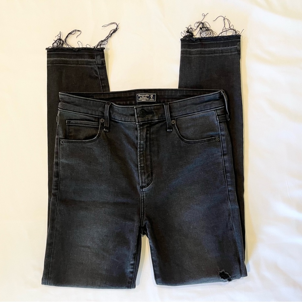 Abercrombie & Fitch Black Distressed skinny Jeans like new